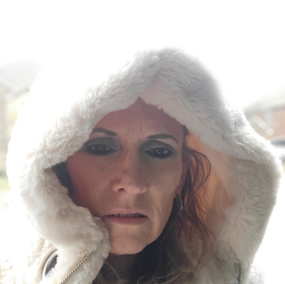 Meet your Posher, Bobbi Jo - Picture 1 of 2